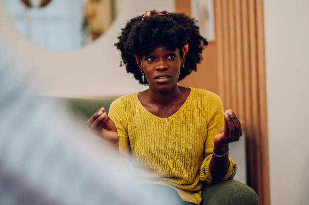 Mulher negra em sessão de terapia